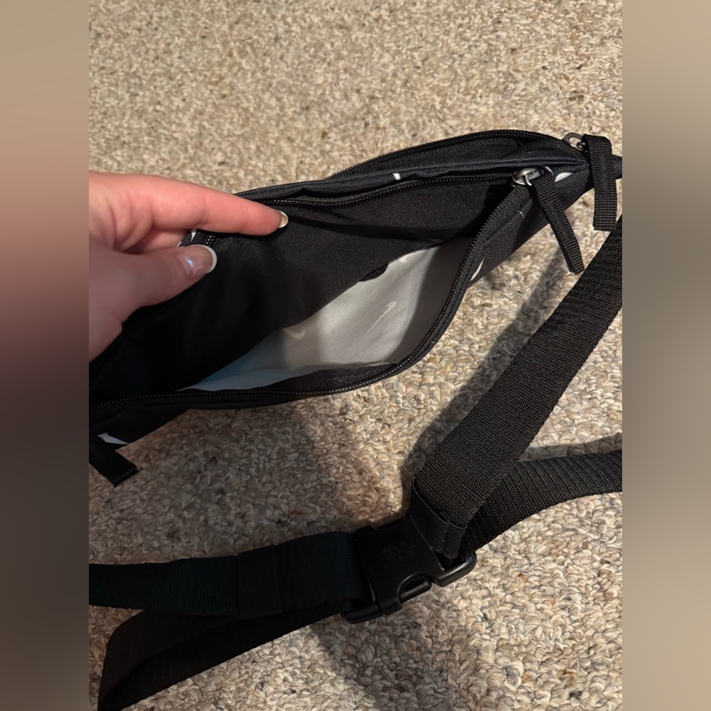 Nike Heritage Hip Fanny Pack - Picture 4 of 4